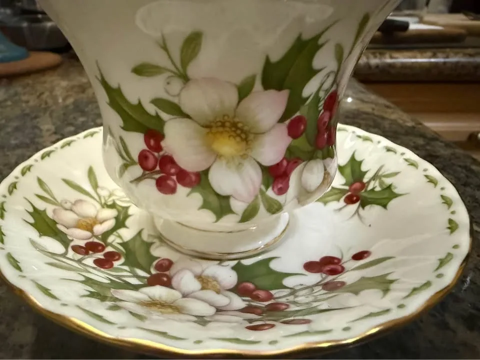 Royal Albert Christmas Rose Cup and Saucer image indicator(8)