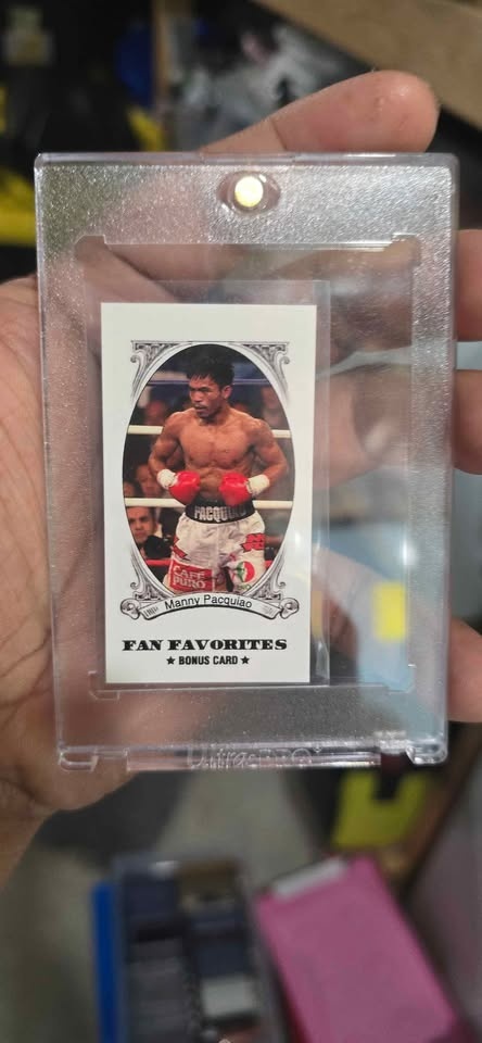 2011 Fan Favorites Manny Pacquiao card - photo 2
