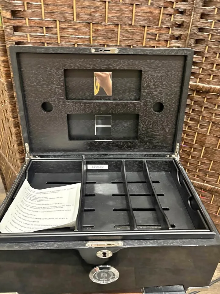 ✨ Premium Cigar Humidor + Accessories – Excellent Deal! ✨