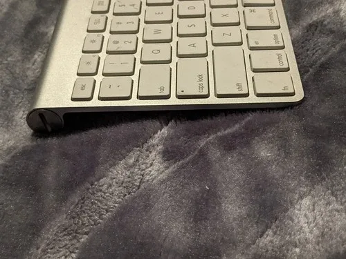 Apple A1314 Wireless Bluetooth Magic Keyboard image indicator(2)