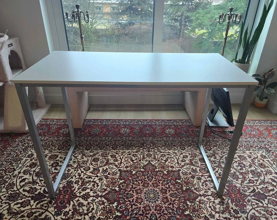 White Study / Computer Desk – 40” × 19” image indicator(2)