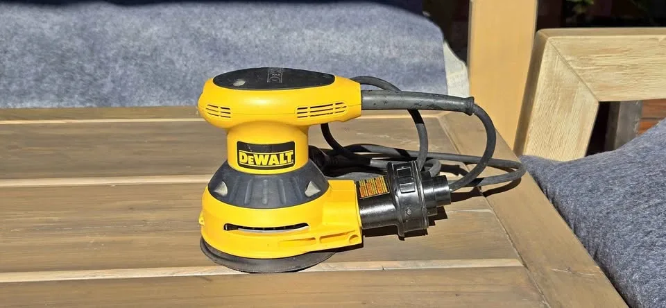 Dewalt Palm Sander - D26451