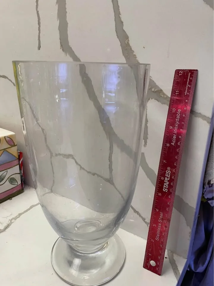 Tall glass vase 12 inch tall! image indicator(2)
