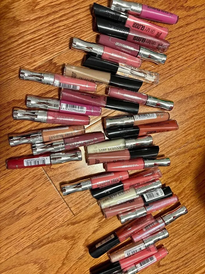 Lip gloss lipstick RIMMEL