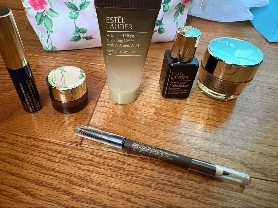 Estée Lauder face care skincare gift set image indicator(2)