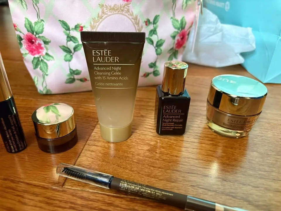 Estée Lauder face care skincare gift set image indicator(3)