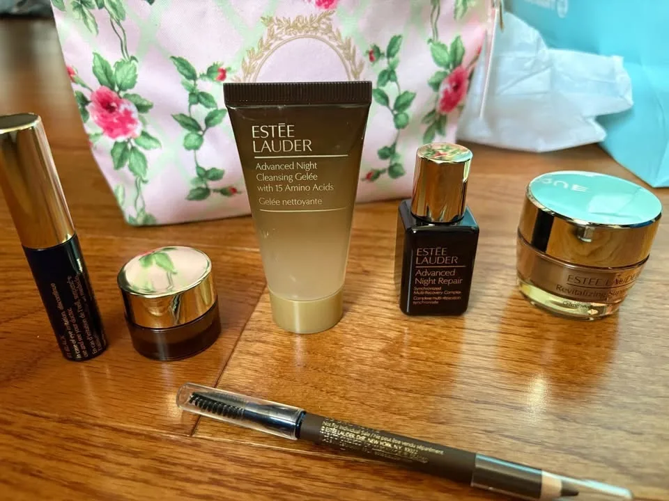 Estée Lauder face care skincare gift set image indicator(4)