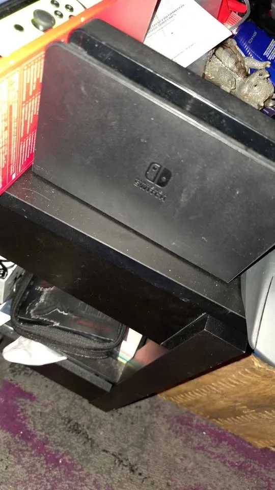 Switch Oled w/accessories (No Games included) image indicator(2)