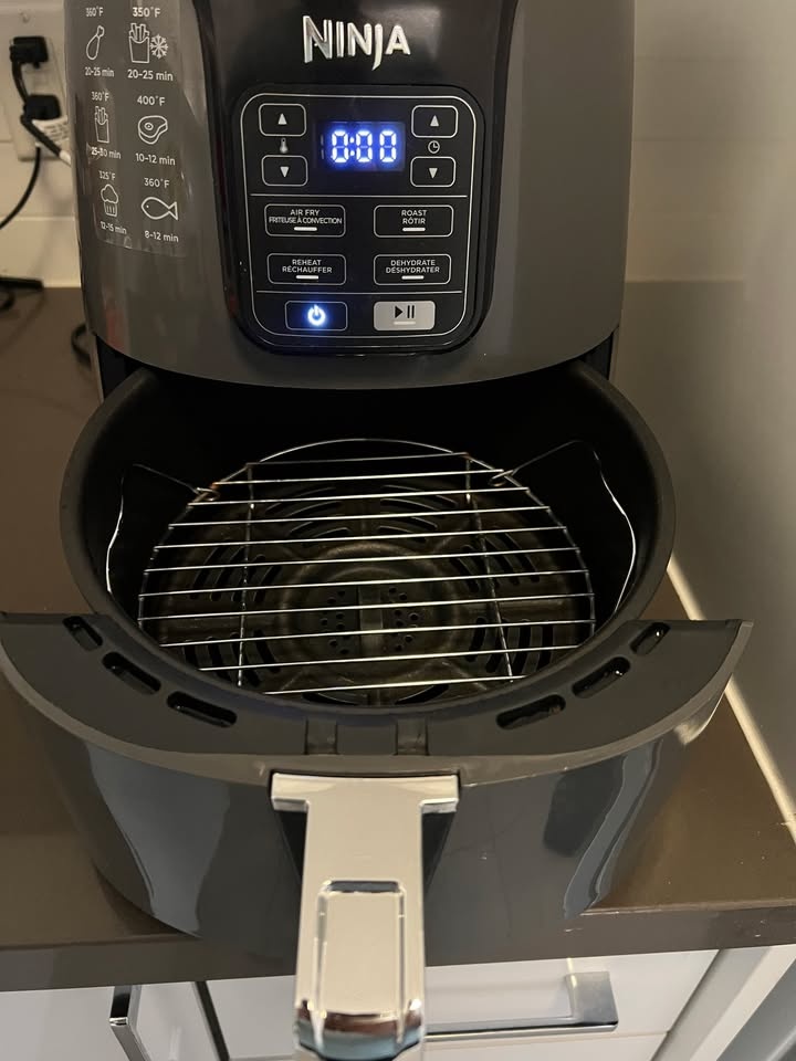 Ninja 3.8L Air fryer (model AF101C) - photo 2
