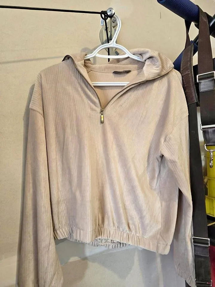 Sweater with zipper thumbnail