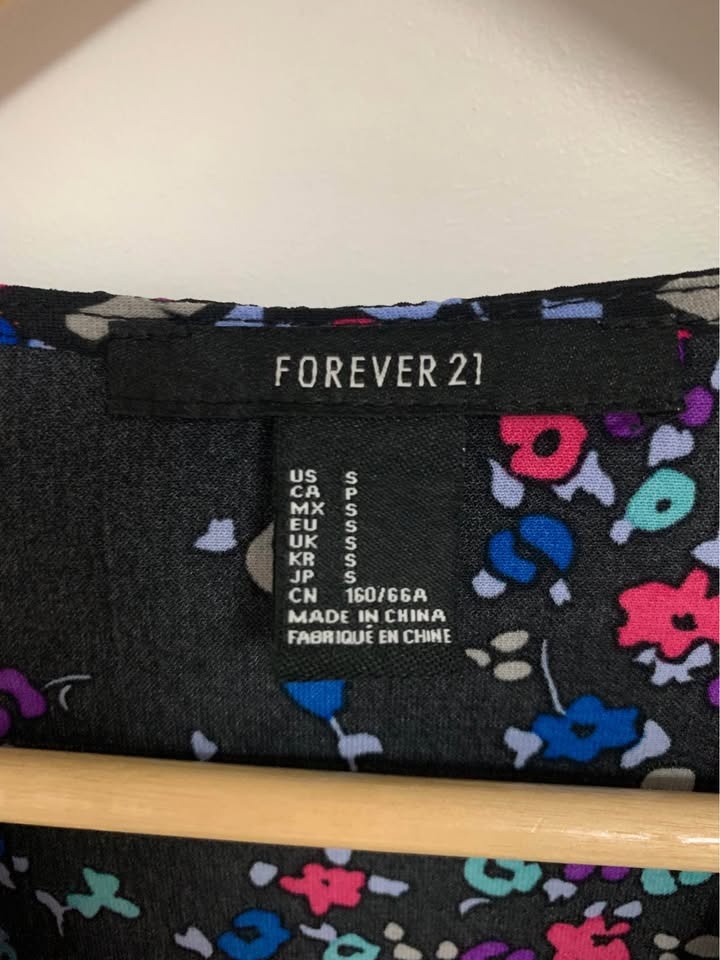 Forever 21 Floral Jumper - Size S/Small - photo 3