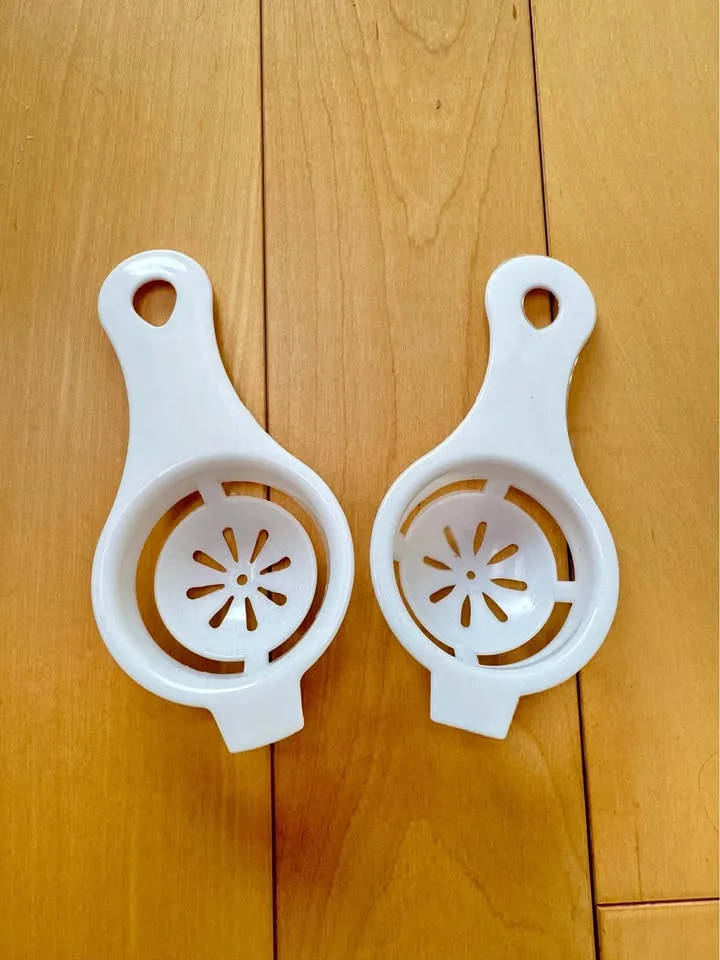 2 Egg White Separator Plastic Spoons thumbnail
