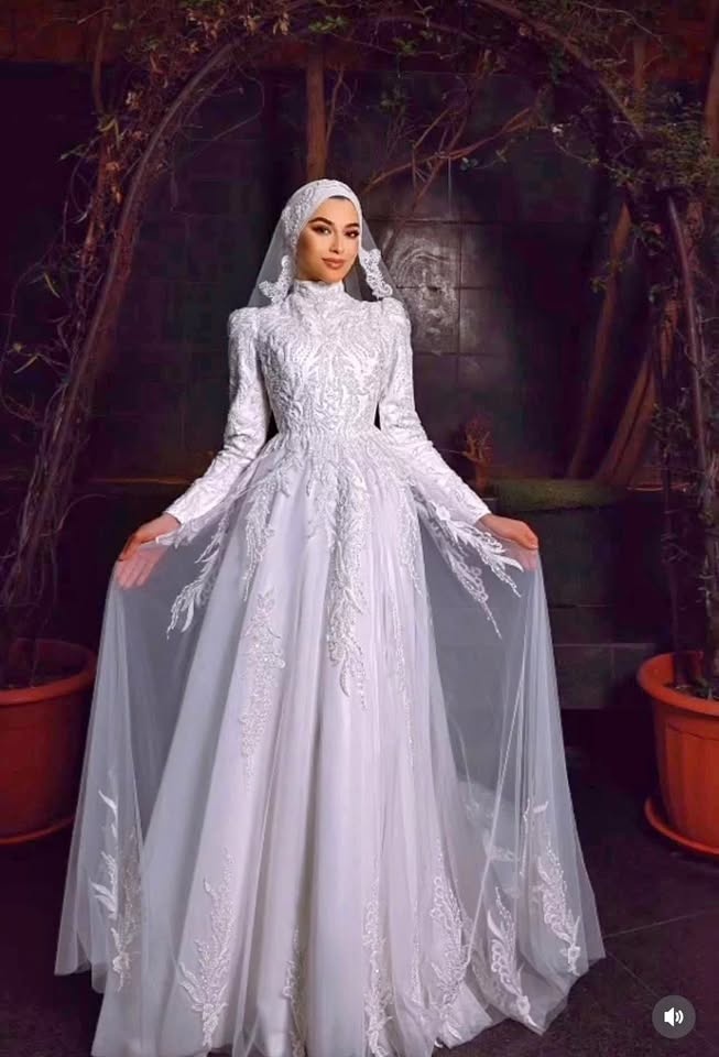 Wedding Dress – Worn Once – With Veil & Underskirt
