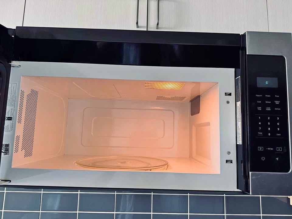 Whirpool OTR microwave for parts(No damages but not working