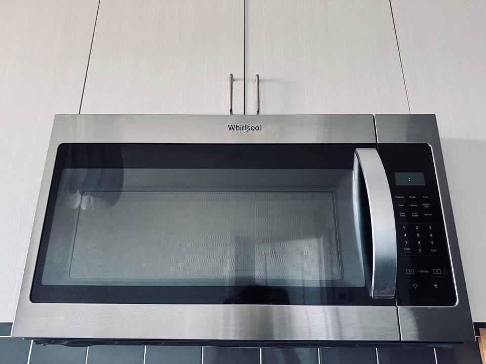 Whirpool OTR microwave for parts(No damages but not working - photo 2
