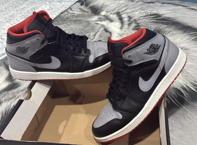#Cleanout Jordan 1 Bred shadows size 12