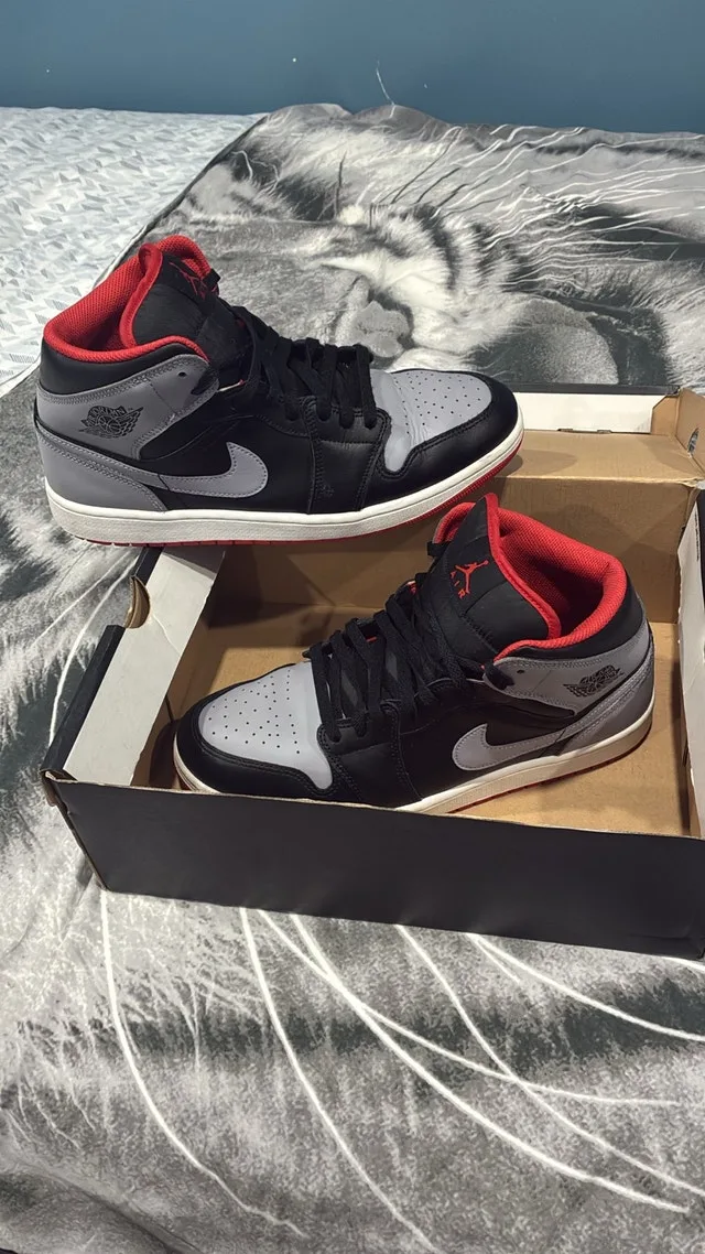 #Cleanout Jordan 1 Bred shadows size 12 image indicator(3)