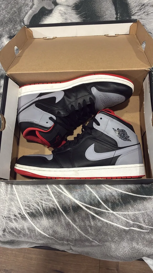#Cleanout Jordan 1 Bred shadows size 12 image indicator(4)