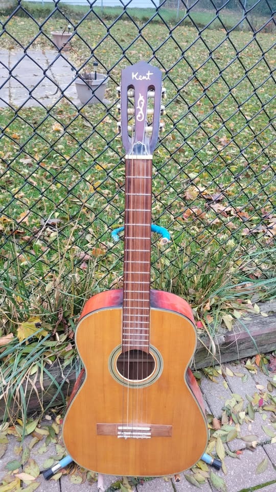 $150 Kent 3/4-Sized Classical Guitar - photo 2