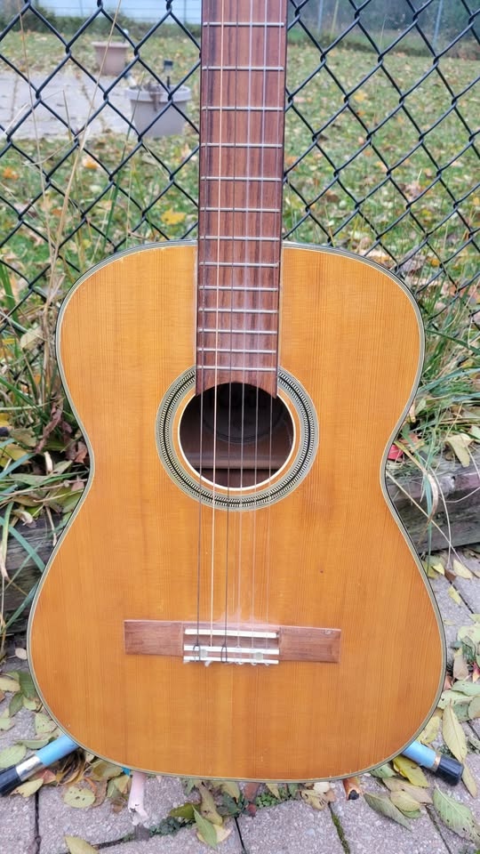 $150 Kent 3/4-Sized Classical Guitar - photo 3