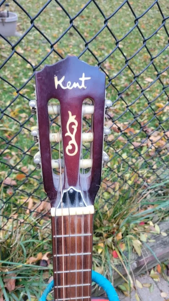 $150 Kent 3/4-Sized Classical Guitar image indicator(5)