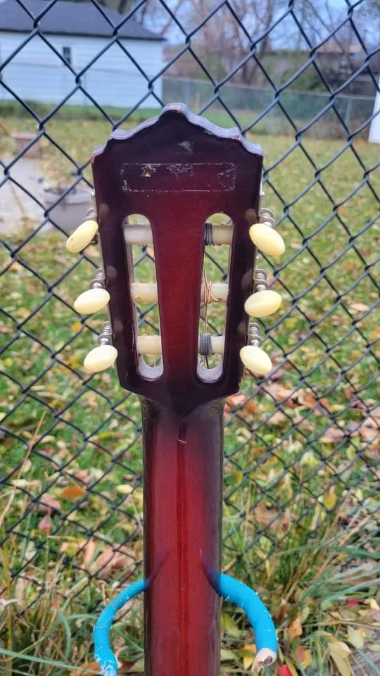 $150 Kent 3/4-Sized Classical Guitar image indicator(6)