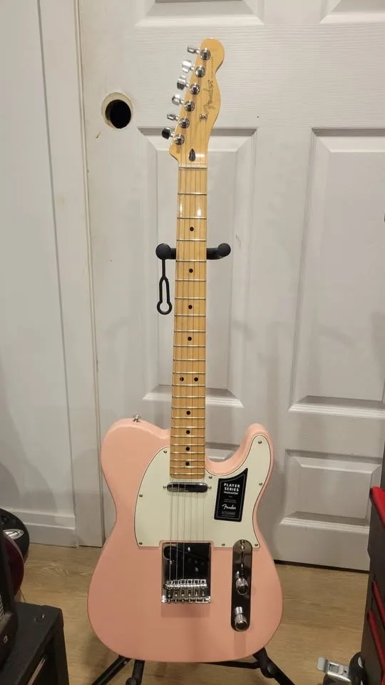 $900 Fender Telecaster - Shell Pink - Maple Fretboard image indicator(2)