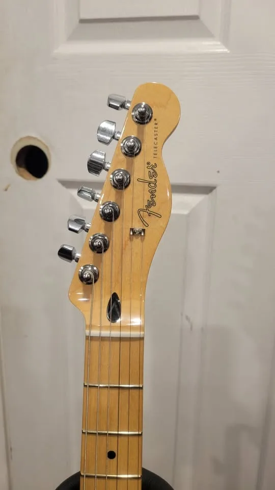 $900 Fender Telecaster - Shell Pink - Maple Fretboard image indicator(4)