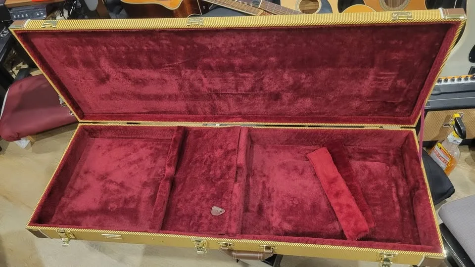 $150 Crossrock Hard-Shell Wood Case image indicator(2)