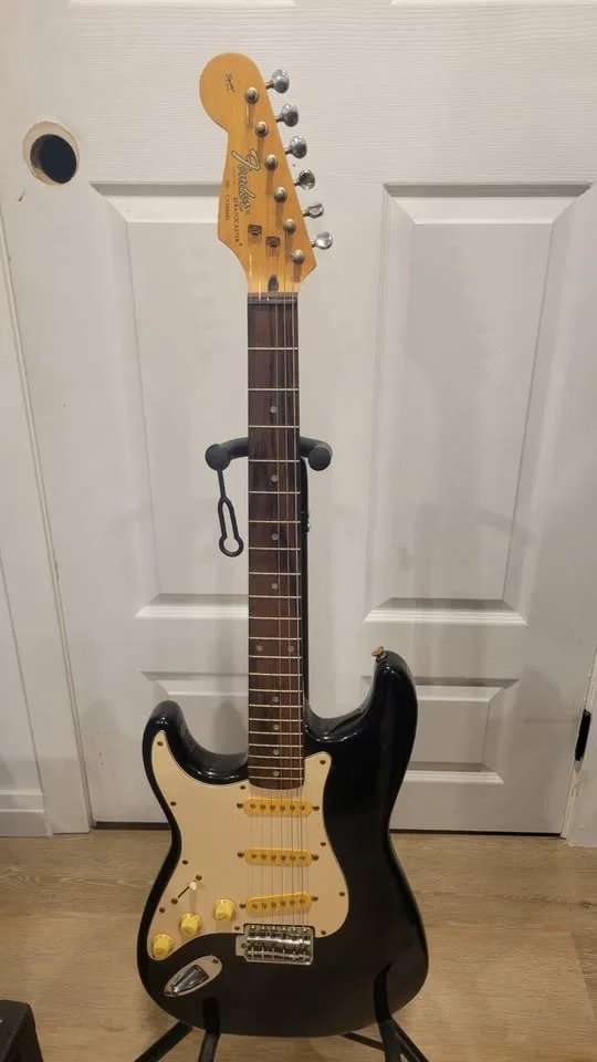 $700 Fender Starcaster Electric Guitar - Left Handed image indicator(2)