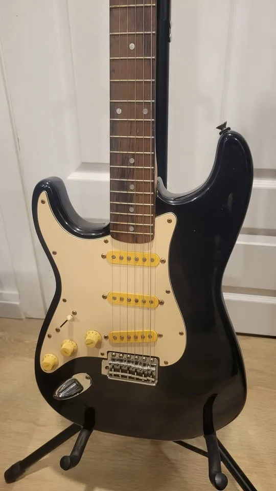 $700 Fender Starcaster Electric Guitar - Left Handed image indicator(3)