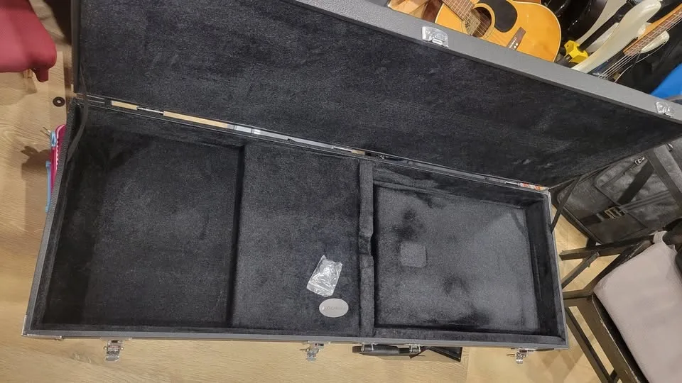 $100 Cahya Rectangular Electric Guitar Case image indicator(2)