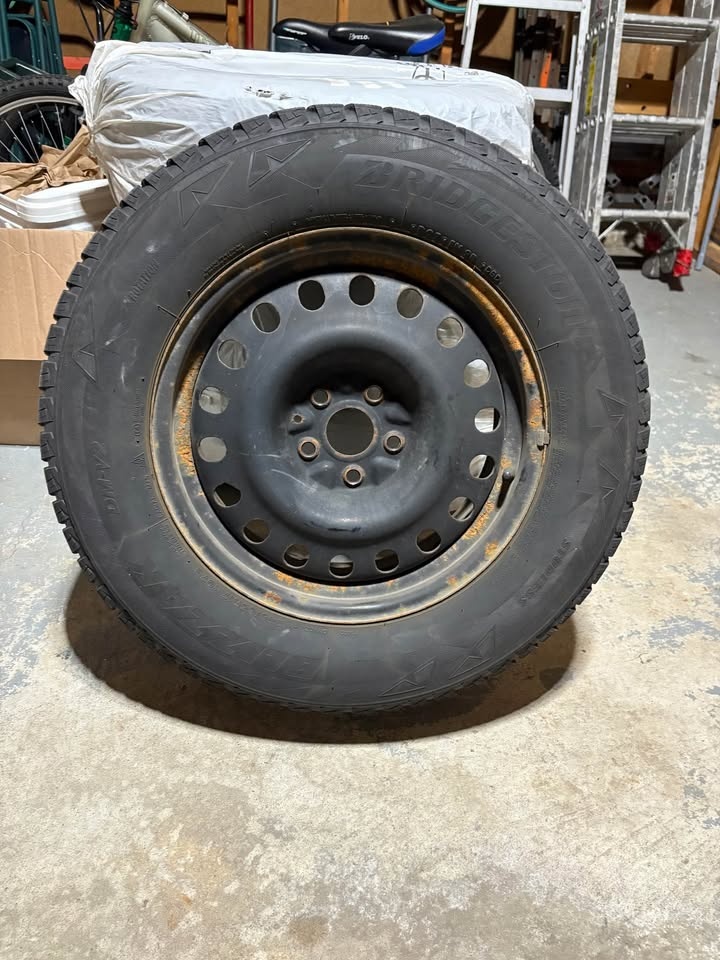 (245/65R17) Bridgestone Blizzak Winter Tires - photo 2