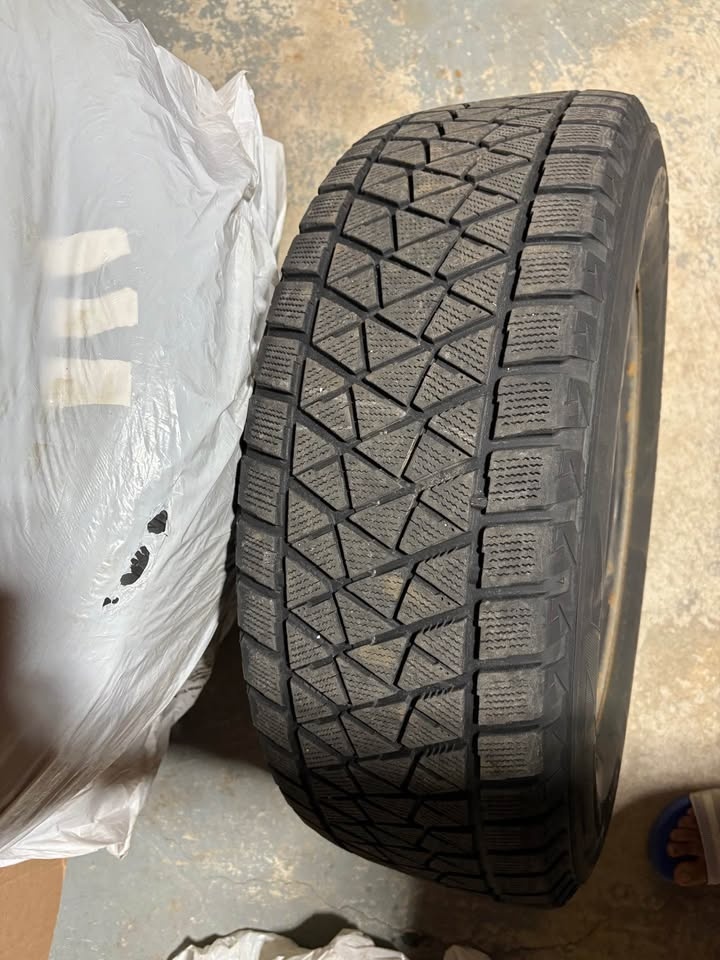 (245/65R17) Bridgestone Blizzak Winter Tires - photo 3