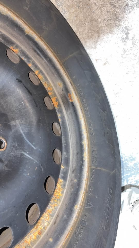 (245/65R17) Bridgestone Blizzak Winter Tires - photo 4