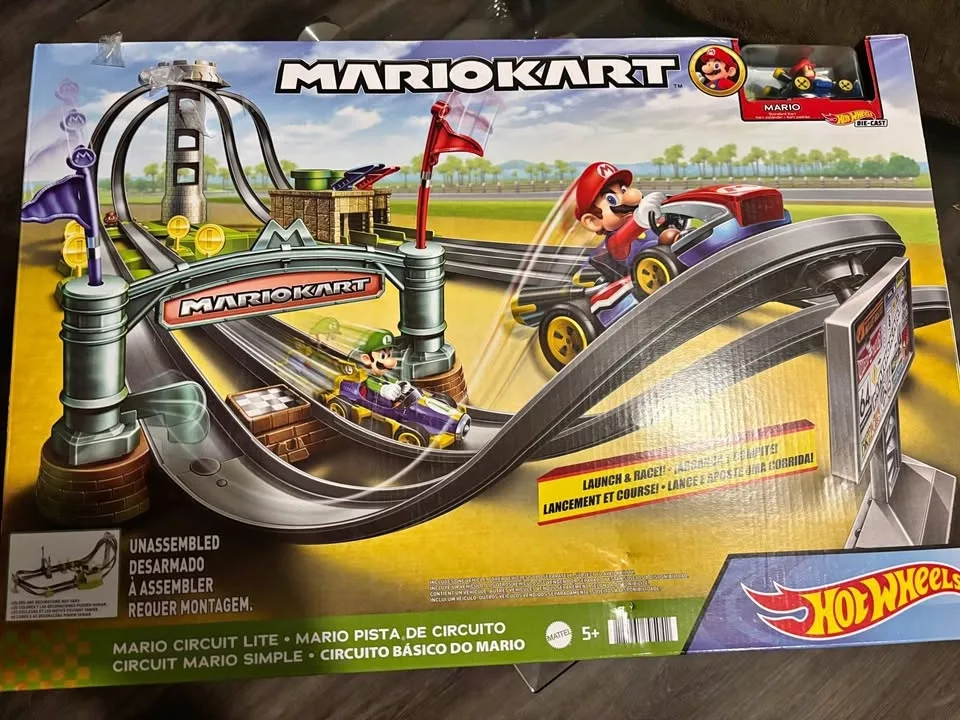 Mario Kart Hot Wheels