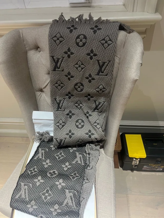 Louis Vuitton Scarf image indicator(4)