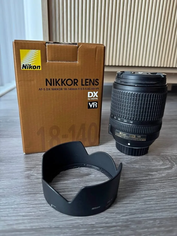 Nikon zoom lens 18-140mm f3.5-5.6