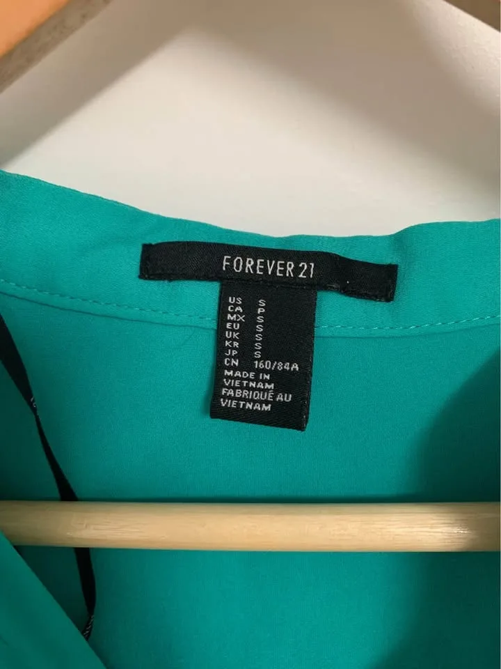 Forever 21 Shirt/Top - Size S/Small image indicator(3)
