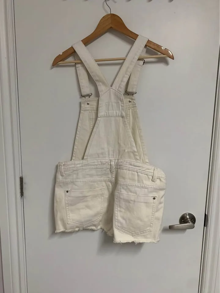 Forever 21 White Short Overalls (Shortalls) - Size 29 image indicator(2)