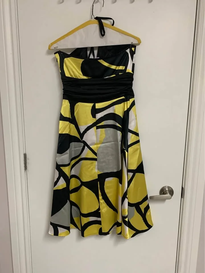 Le Chateau Abtract Halter Dress - Size XS/Extra Small image indicator(2)