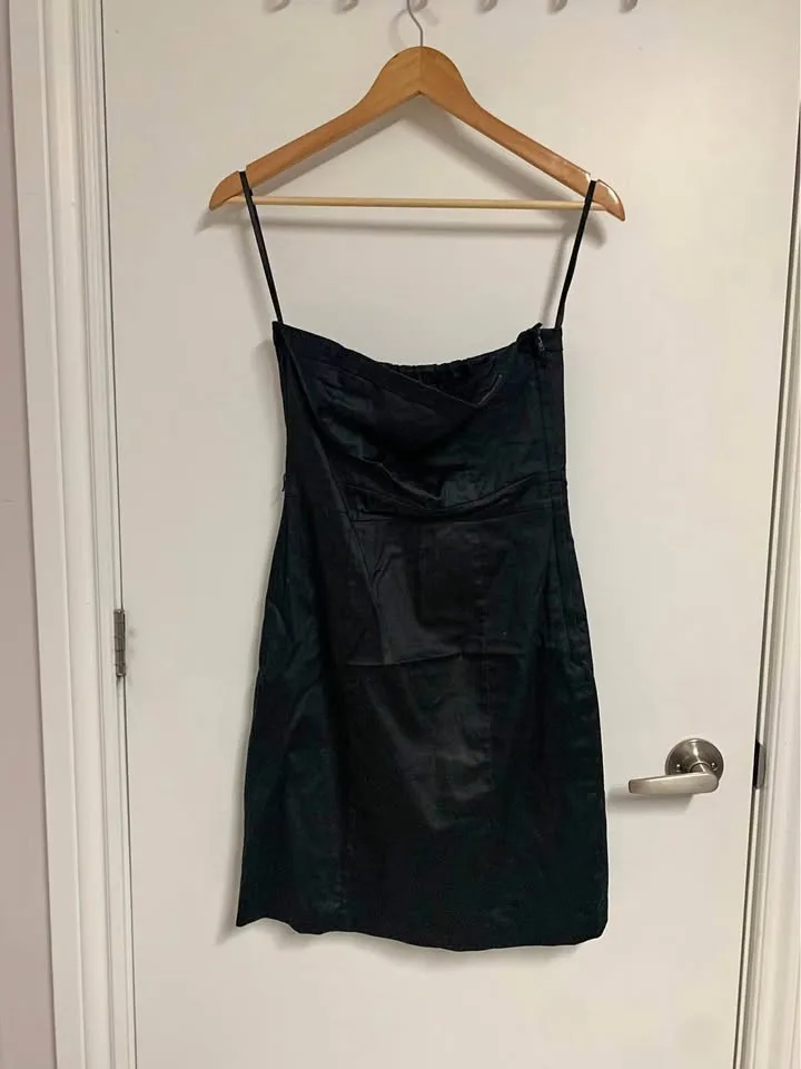 Never Worn - H&M Black Strapless Dress - Size 6 (S/Small)