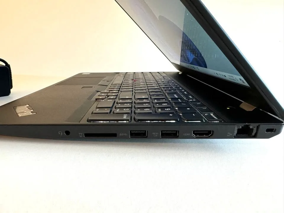 15.6" Lenovo T570 I5-7th.GEN. 16GB/256GB/ Win 11/MS office FHD L image indicator(9)