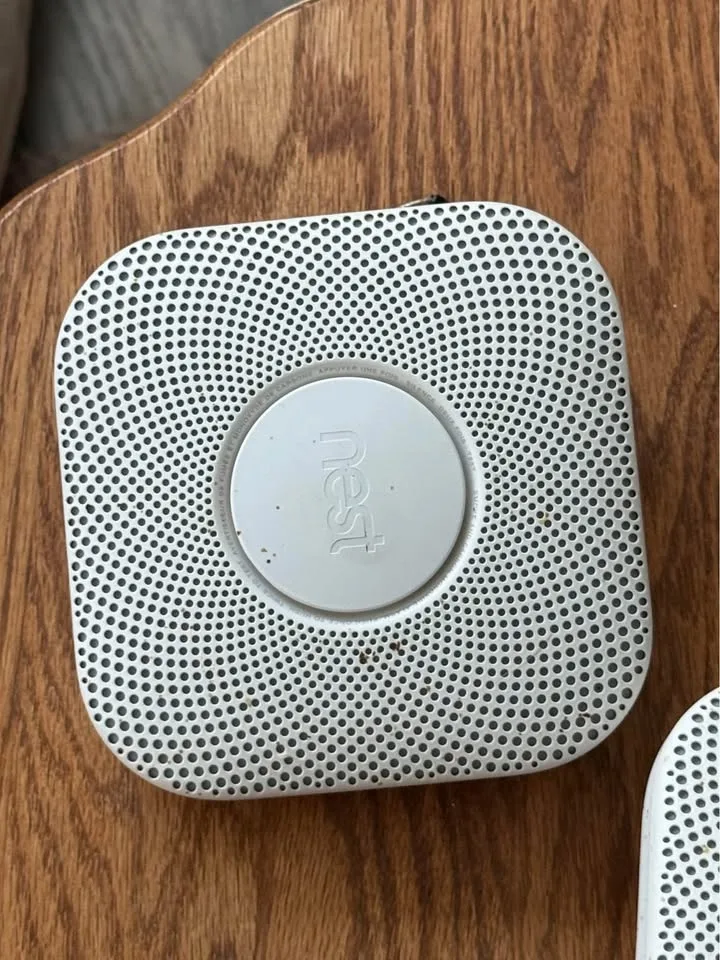 3 nest smoke detectors. Wired image indicator(2)