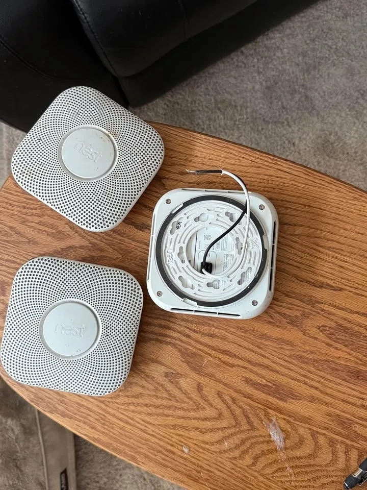 3 nest smoke detectors. Wired image indicator(3)