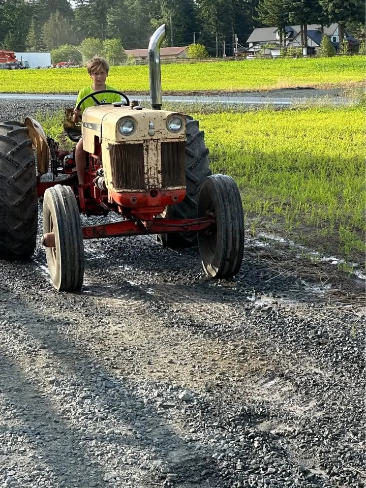 Case 430 tractor with hydraulic tilt trailer image indicator(3)