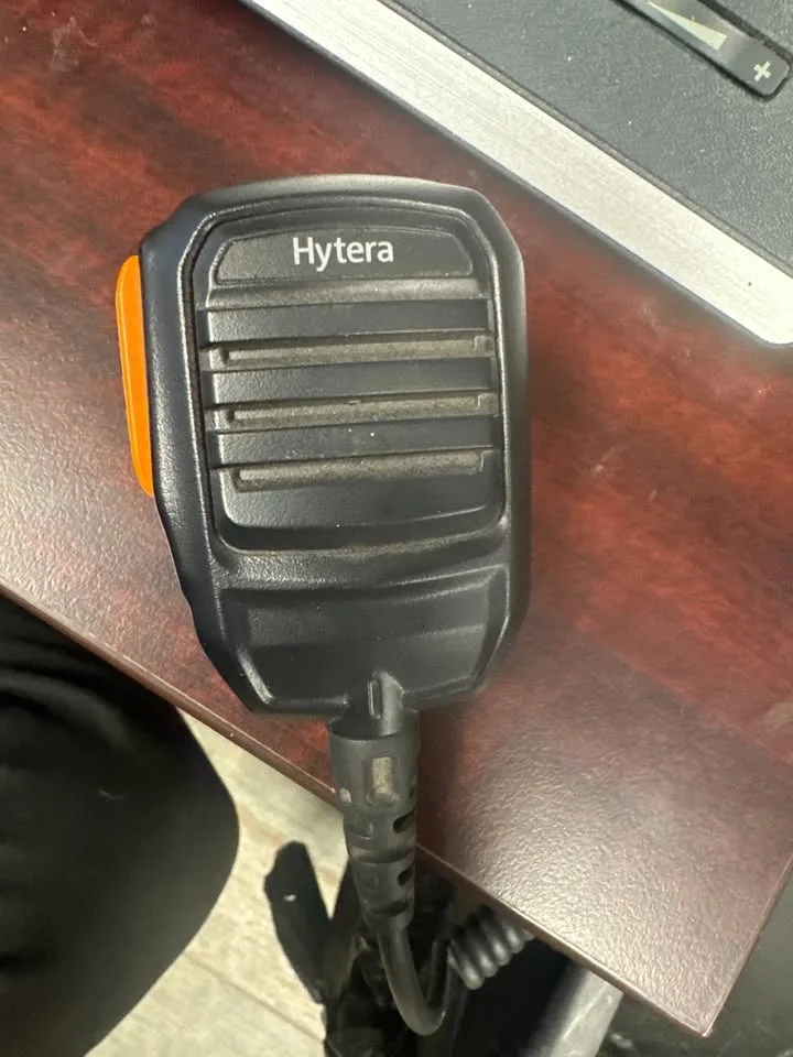 Hytera radio base stations with mic image indicator(2)