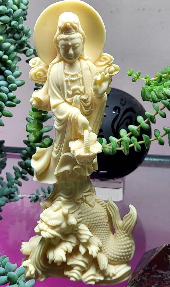 Guanyin hand carved statue - photo 5