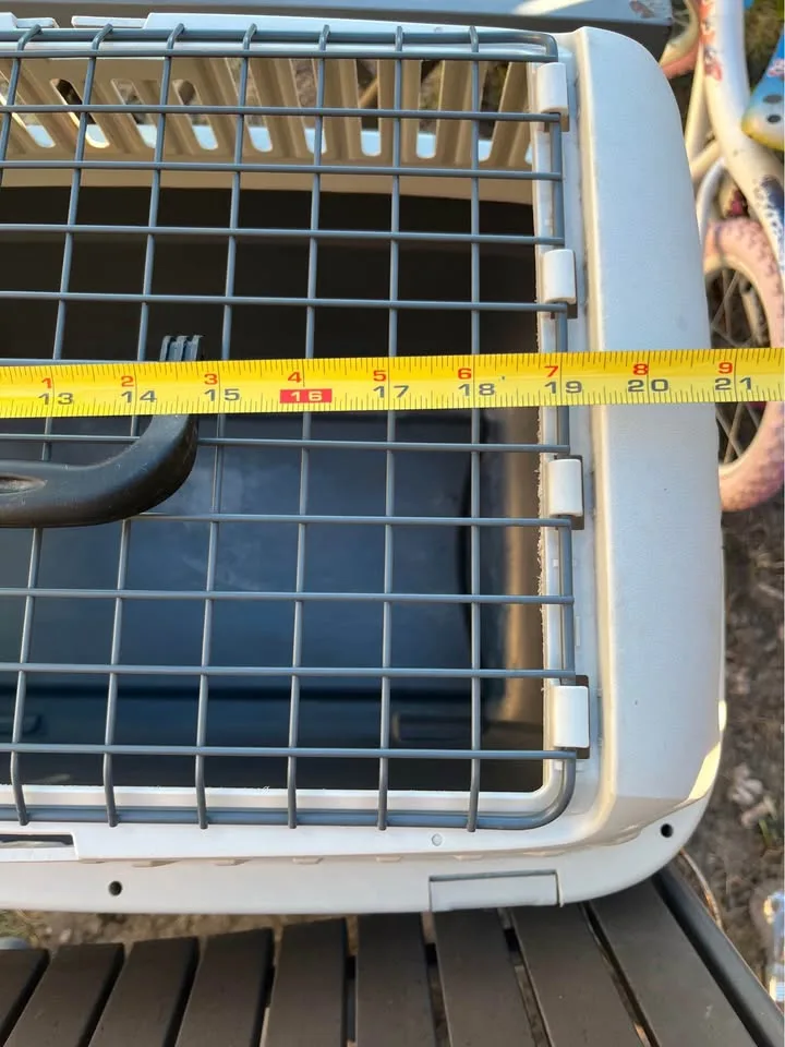 Plastic Carrier Dog Crate image indicator(7)