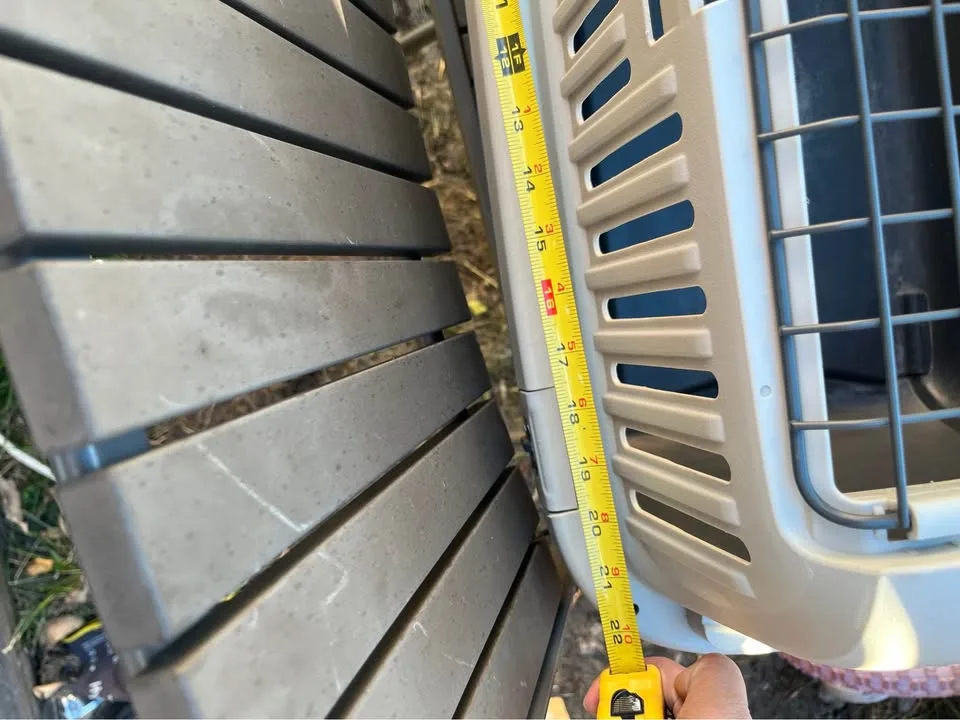 Plastic Carrier Dog Crate image indicator(9)